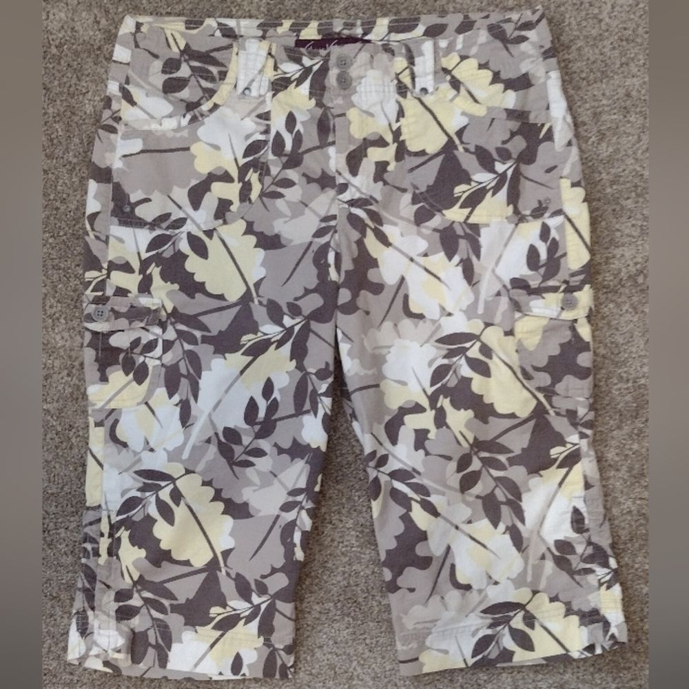 Gloria Vanderbilt Sz 12 Capri Floral Cotton Blend Zip Front Cargo Pockets